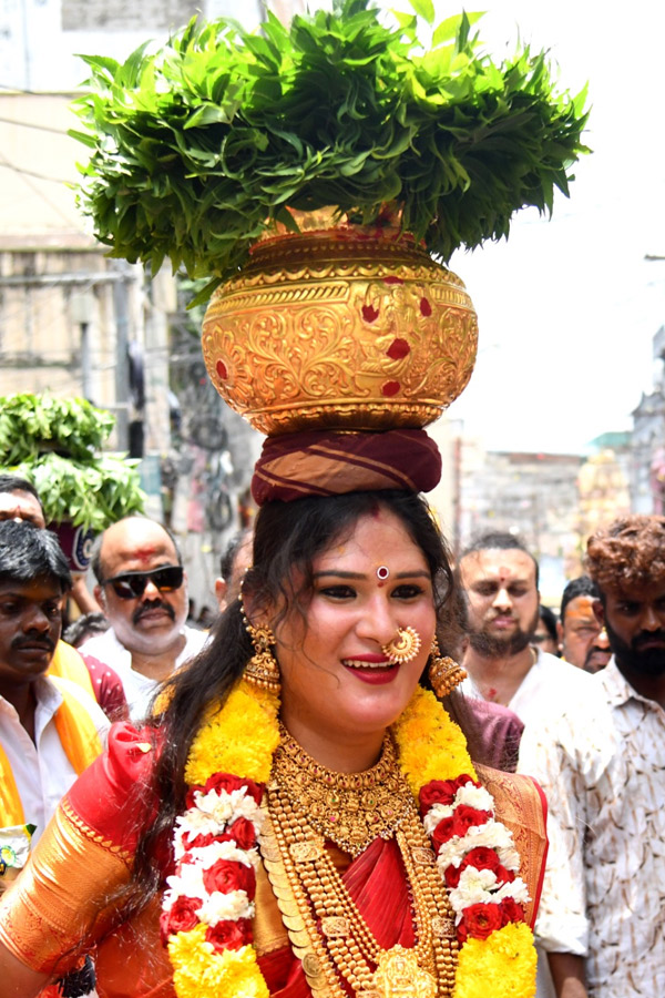 Devotees from Telangana offer Bonalu To Goddess Kanaka Durga In Vijayawada Photos9