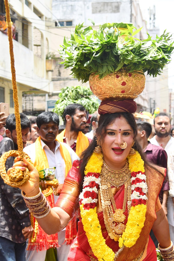 Devotees from Telangana offer Bonalu To Goddess Kanaka Durga In Vijayawada Photos10