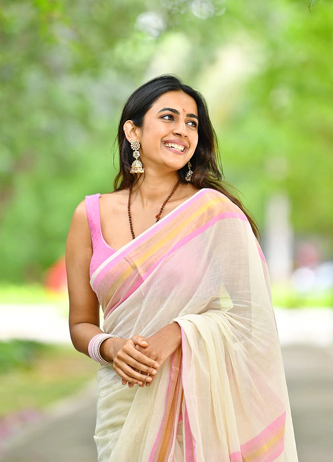 Niharika Stuns in a Saree, Poses with a Charming Smile Photos4