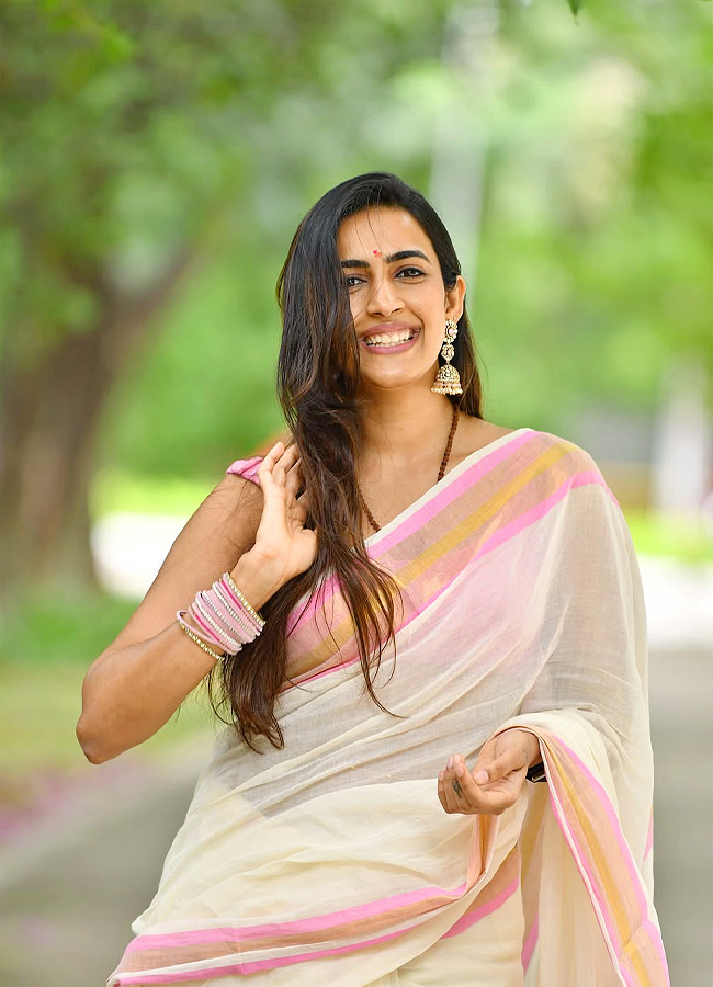 Niharika Stuns in a Saree, Poses with a Charming Smile Photos7
