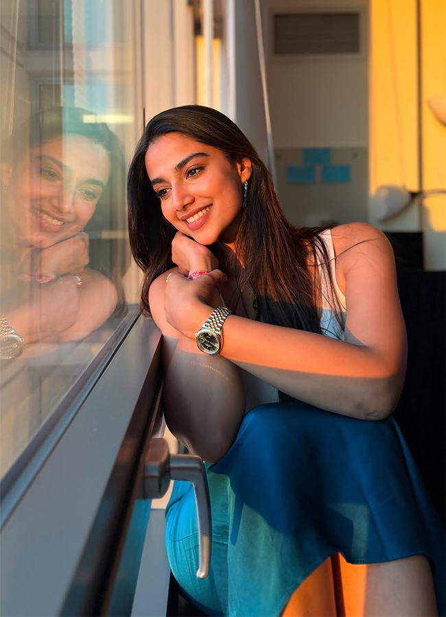 Actress Meenakshi Chaudhary America Trip Viral Photos14