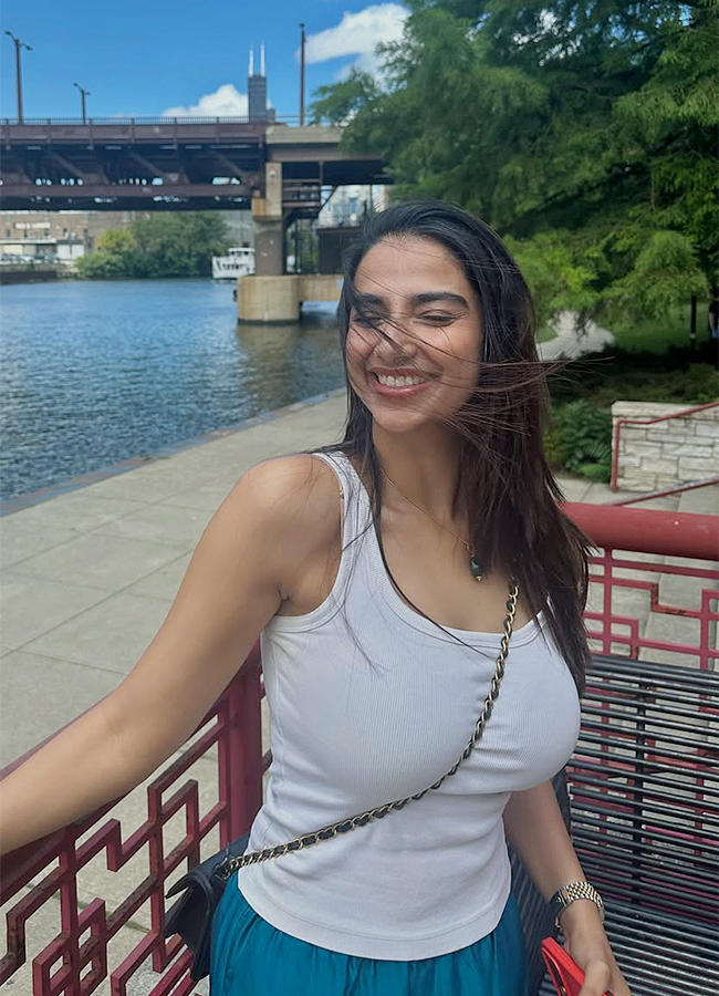 Actress Meenakshi Chaudhary America Trip Viral Photos16