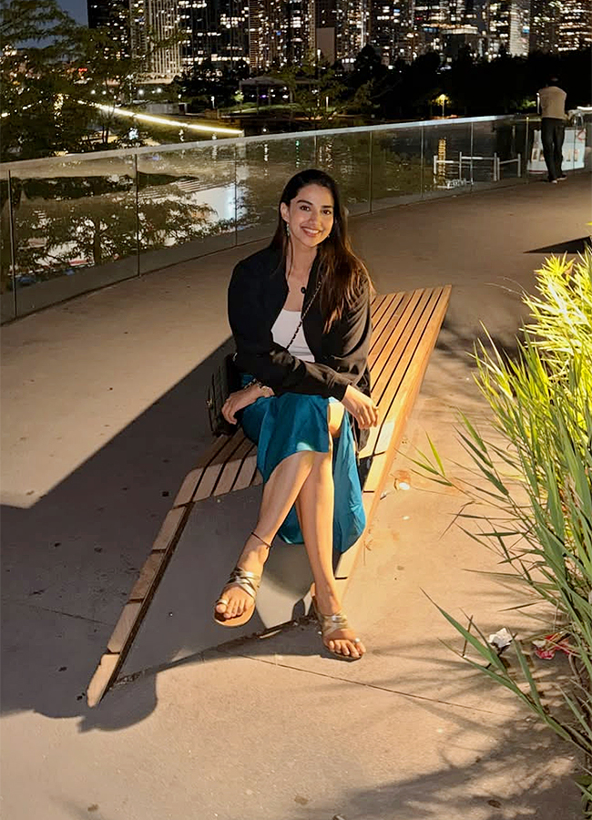Actress Meenakshi Chaudhary America Trip Viral Photos6