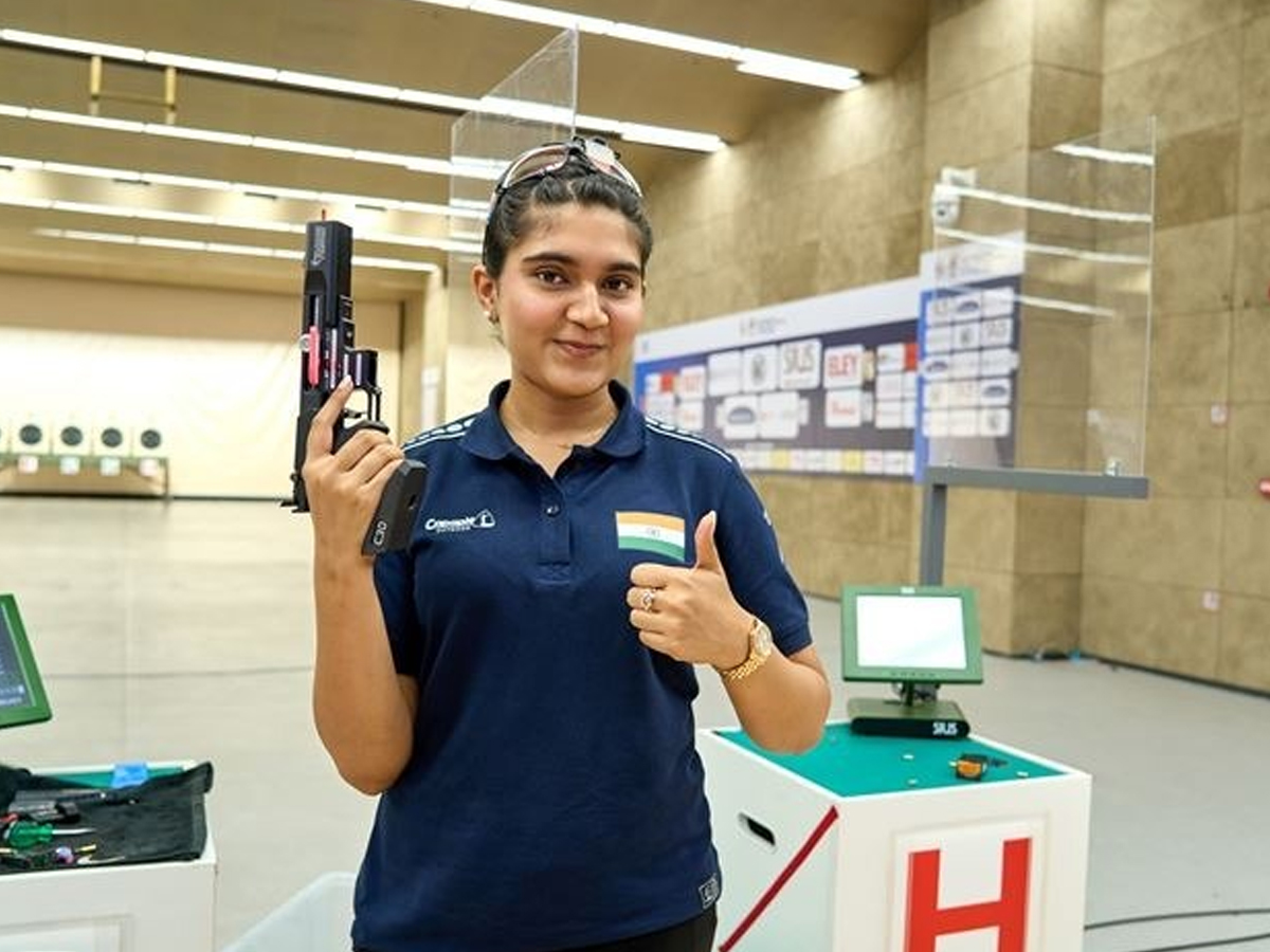 In Esha Singh wins Gold Medal In The Womens 25m Pistol Final Photos4