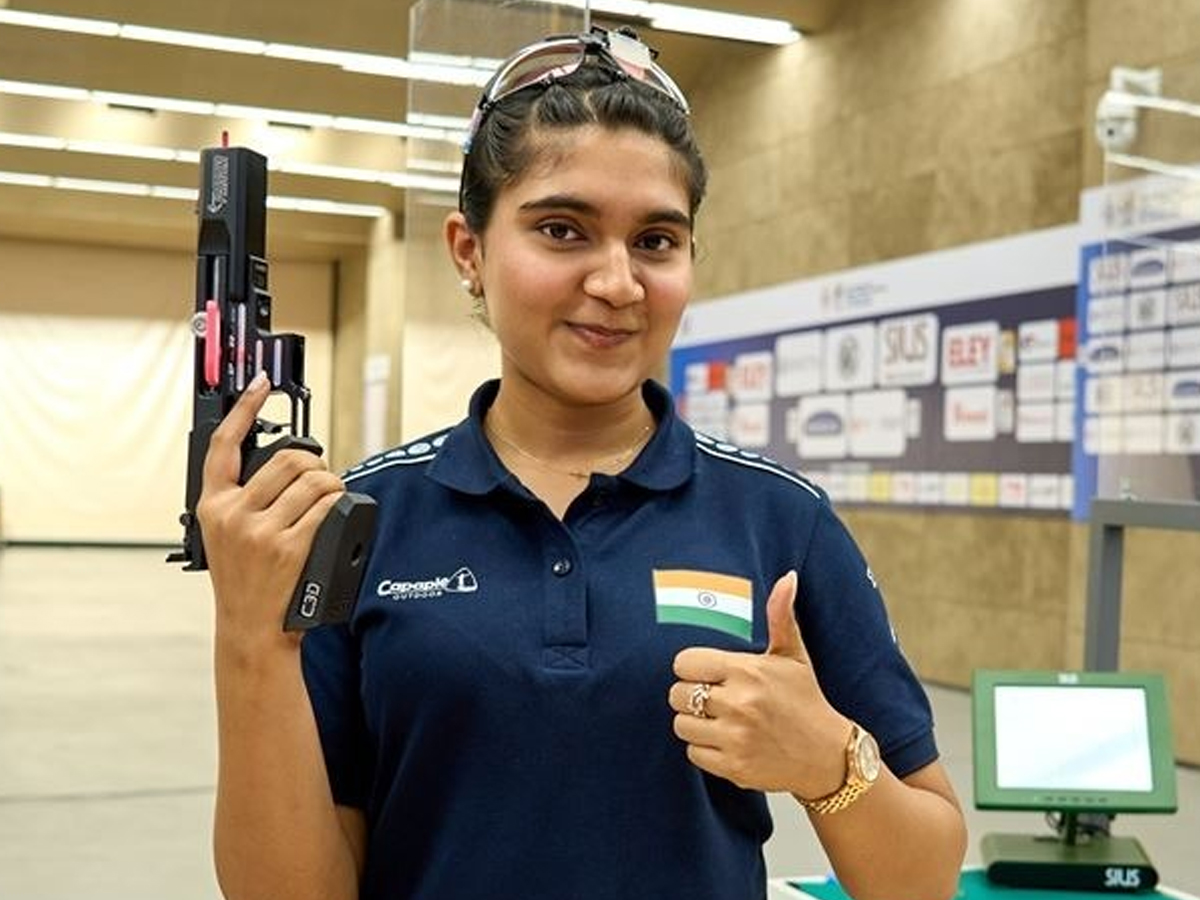 In Esha Singh wins Gold Medal In The Womens 25m Pistol Final Photos7