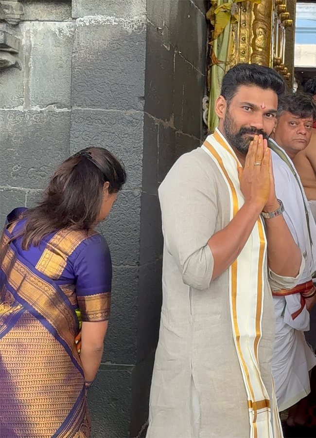 Actor Bellamkonda Sai Sreenivas Wife Kavya Reddy Visits Tirumala14