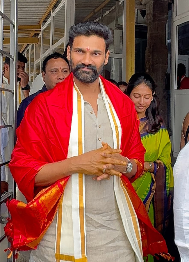 Actor Bellamkonda Sai Sreenivas Wife Kavya Reddy Visits Tirumala4