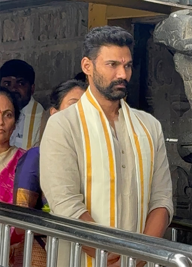 Actor Bellamkonda Sai Sreenivas Wife Kavya Reddy Visits Tirumala5