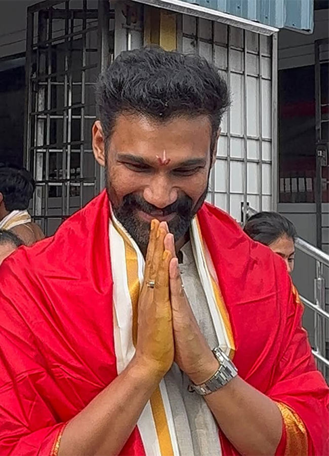 Actor Bellamkonda Sai Sreenivas Wife Kavya Reddy Visits Tirumala7