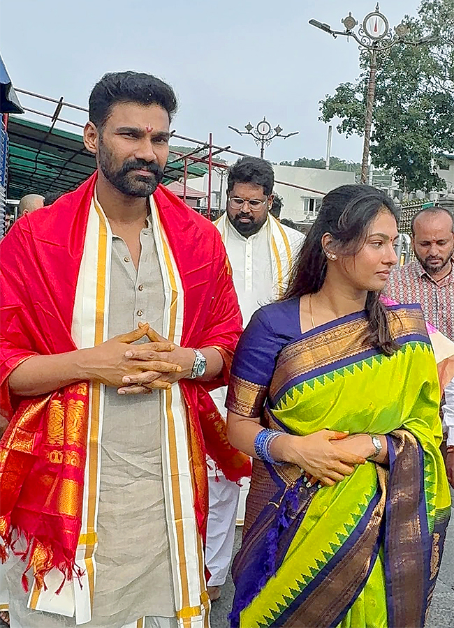 Actor Bellamkonda Sai Sreenivas Wife Kavya Reddy Visits Tirumala8