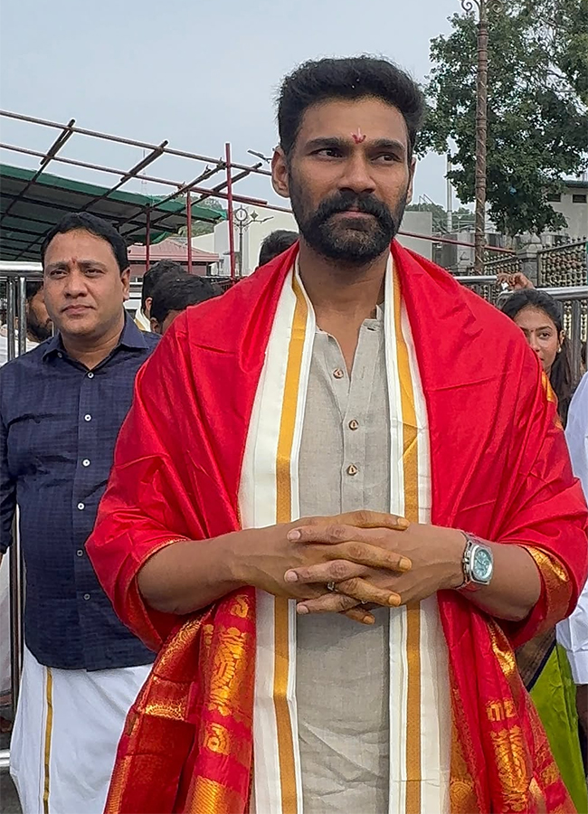 Actor Bellamkonda Sai Sreenivas Wife Kavya Reddy Visits Tirumala9