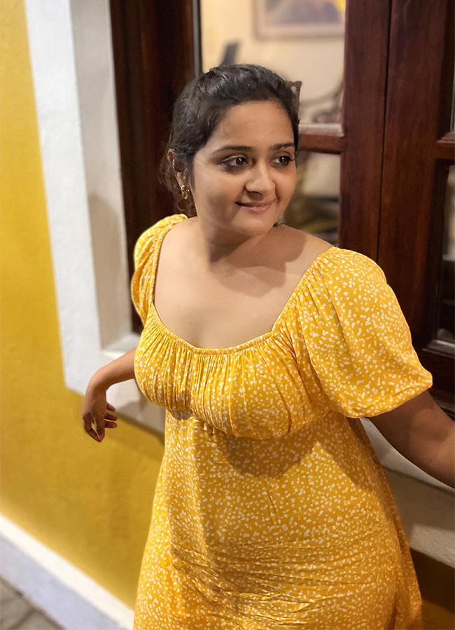 Chandramukhi Child Actress Praharshitha Srinivasan Stunning New Look Photos Trending17