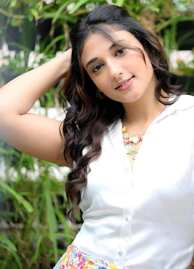 Korean Kanakaraju Beauty She Looks Exactly the Same Photos5