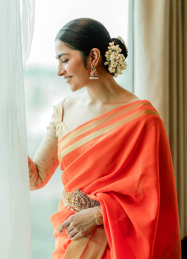 Rukmini Stuns in a Vaddanam and Jasmine Flowers Photos3