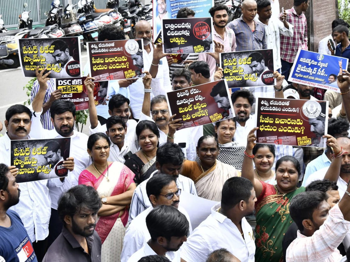 YSRCP Protest Against DSC Scam HD Photos32