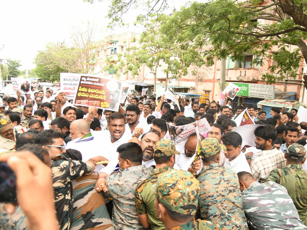 YSRCP Protest Against DSC Scam HD Photos4