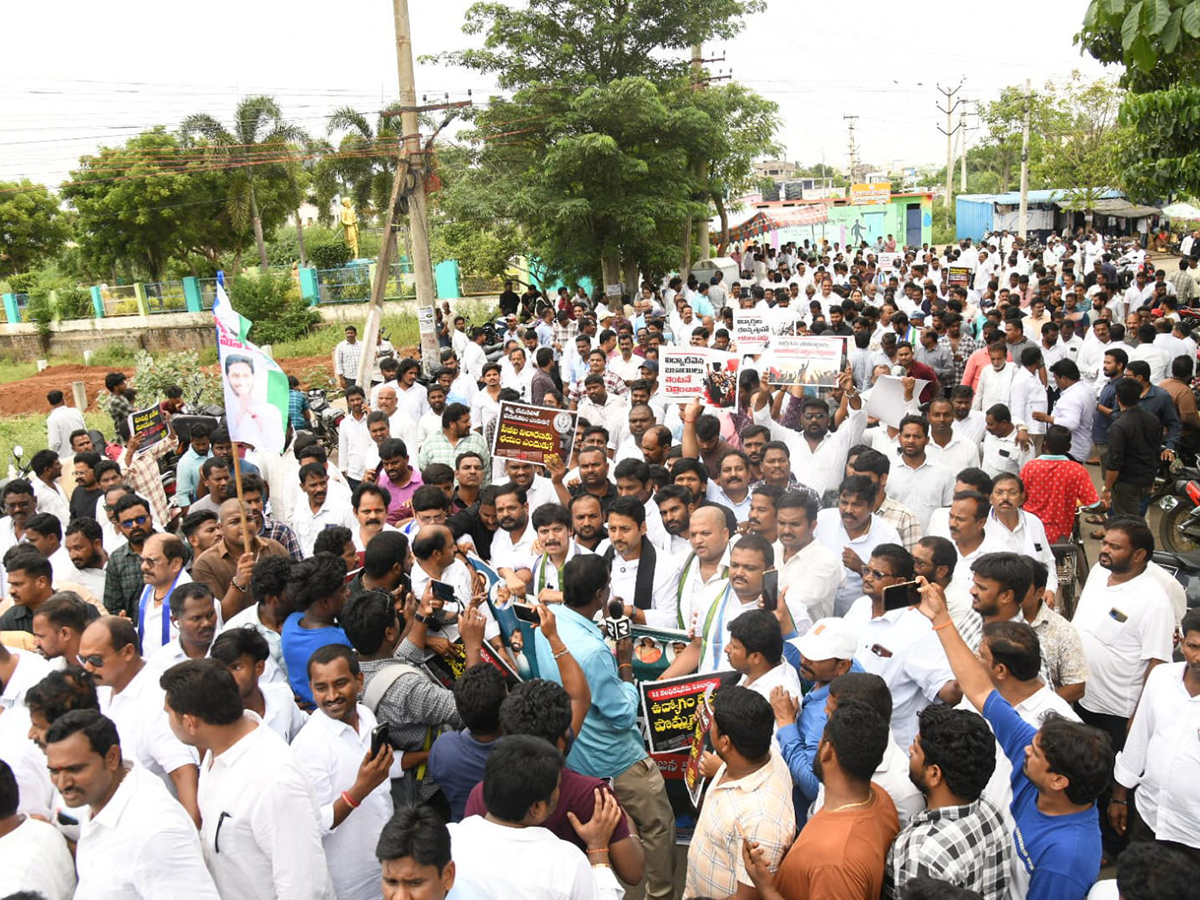 YSRCP Protest Against DSC Scam HD Photos8