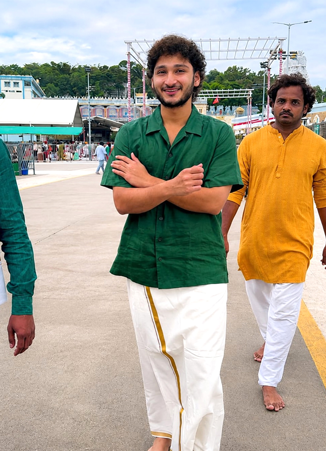 Actor Ghattamaneni Jayakrishna at Tirumala HD Photos6
