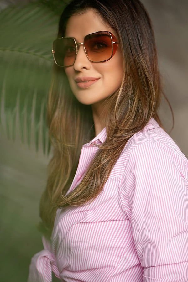 Actress Raai laxmi Latest Stunning Photos11