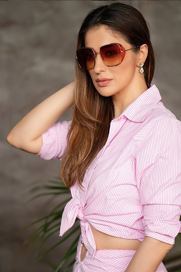 Actress Raai laxmi Latest Stunning Photos6