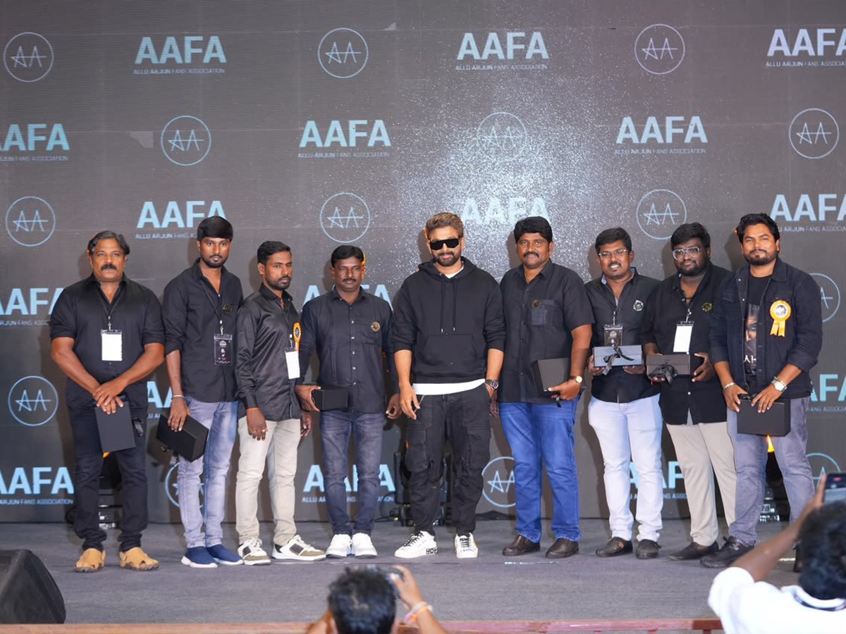 Allu Arjun Fans Meet Hyderabad Viral Photos3
