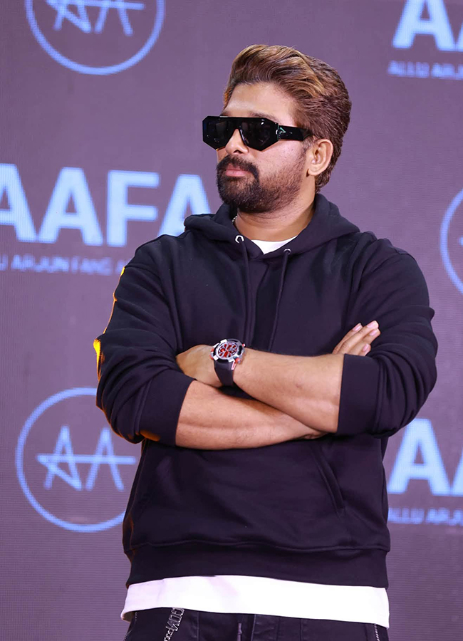 Allu Arjun Fans Meet Hyderabad Viral Photos7