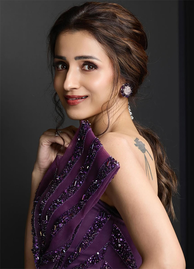 South Indian Actress Trisha Krishnan Latest Photos Viral15