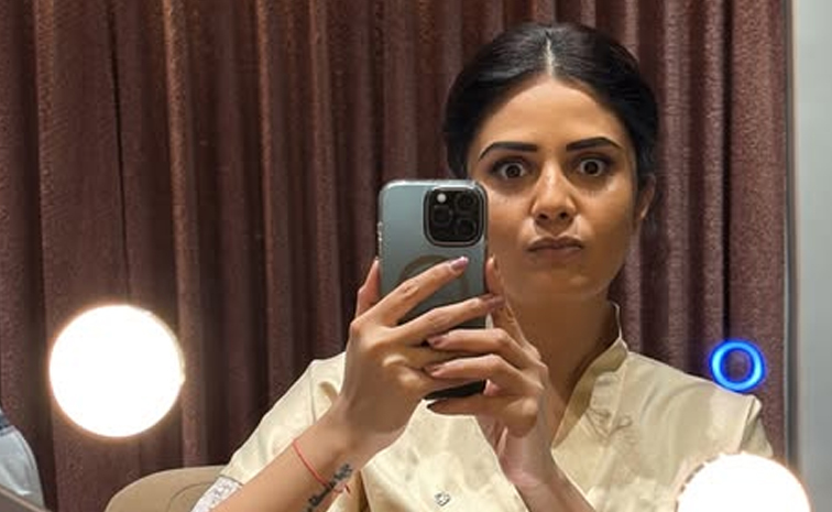  Anchor Sreemukhi Remembers About Maa Inti Bangaaram photos12