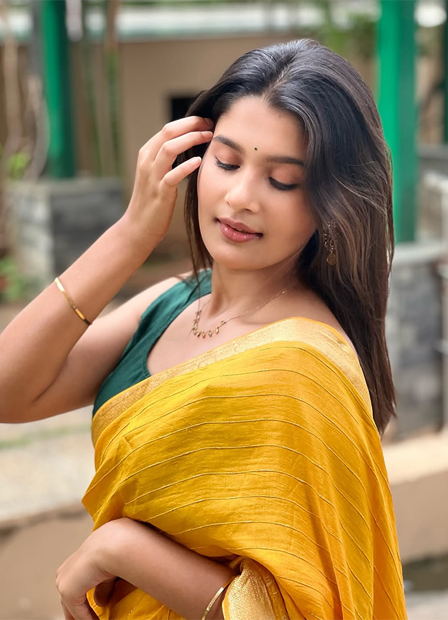 Actress Yuvina Parthavi In Aadarsha Kutumbam Movie11
