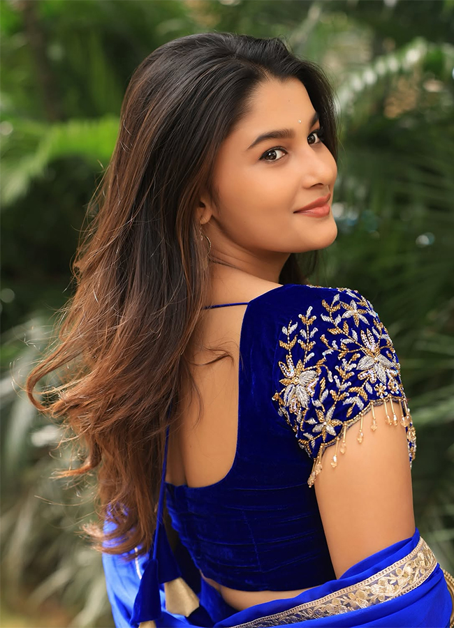 Actress Yuvina Parthavi In Aadarsha Kutumbam Movie7