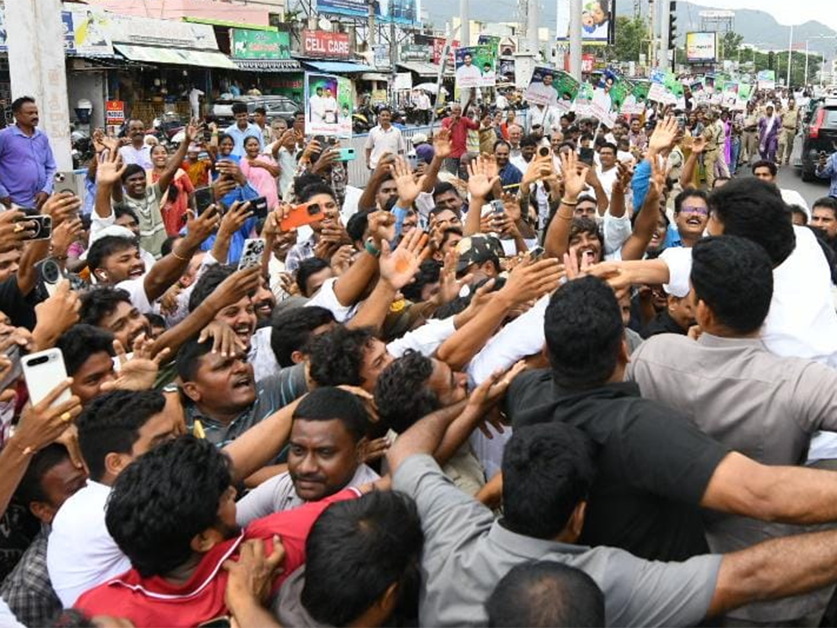 Massive Public Support for YS Jagan Srikakulam Tour HD Photos12