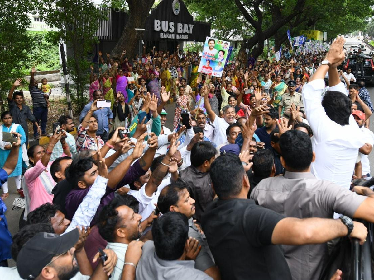 Massive Public Support for YS Jagan Srikakulam Tour HD Photos13