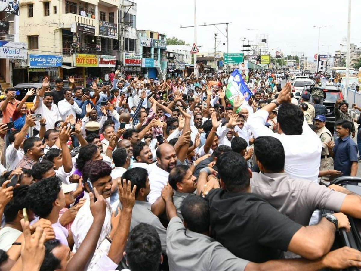 Massive Public Support for YS Jagan Srikakulam Tour HD Photos2