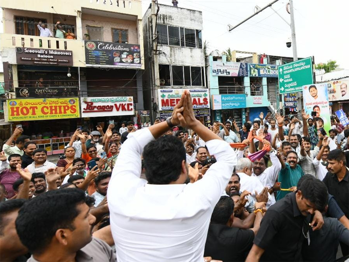 Massive Public Support for YS Jagan Srikakulam Tour HD Photos5