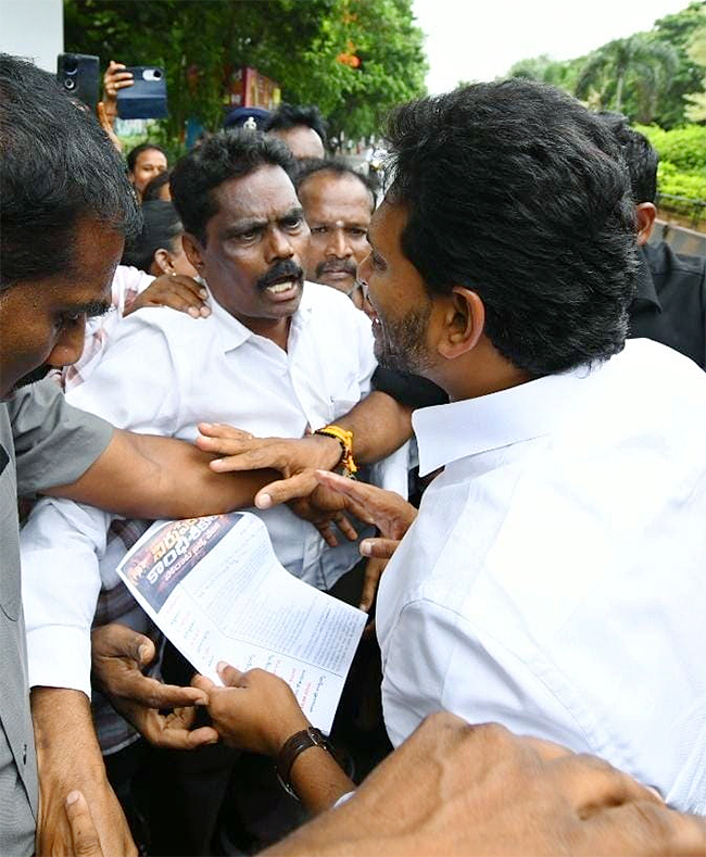 Massive Public Support for YS Jagan Srikakulam Tour HD Photos7