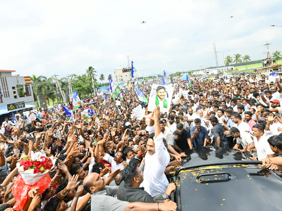 Massive Public Support for YS Jagan Srikakulam Tour HD Photos18
