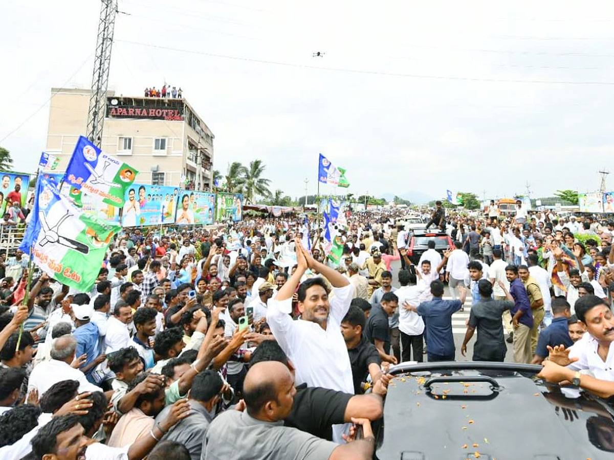 Massive Public Support for YS Jagan Srikakulam Tour HD Photos19