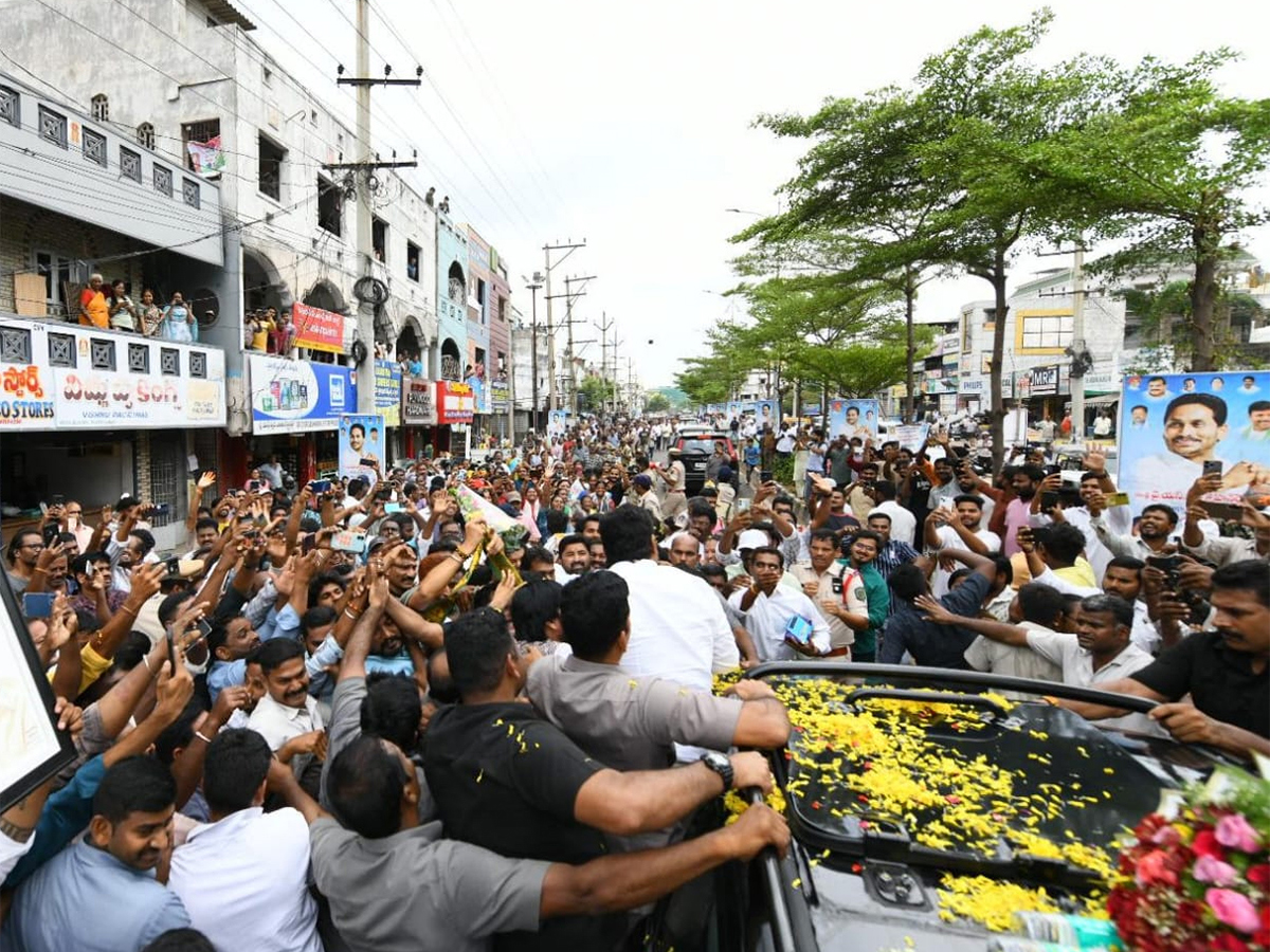 Massive Public Support for YS Jagan Srikakulam Tour HD Photos10