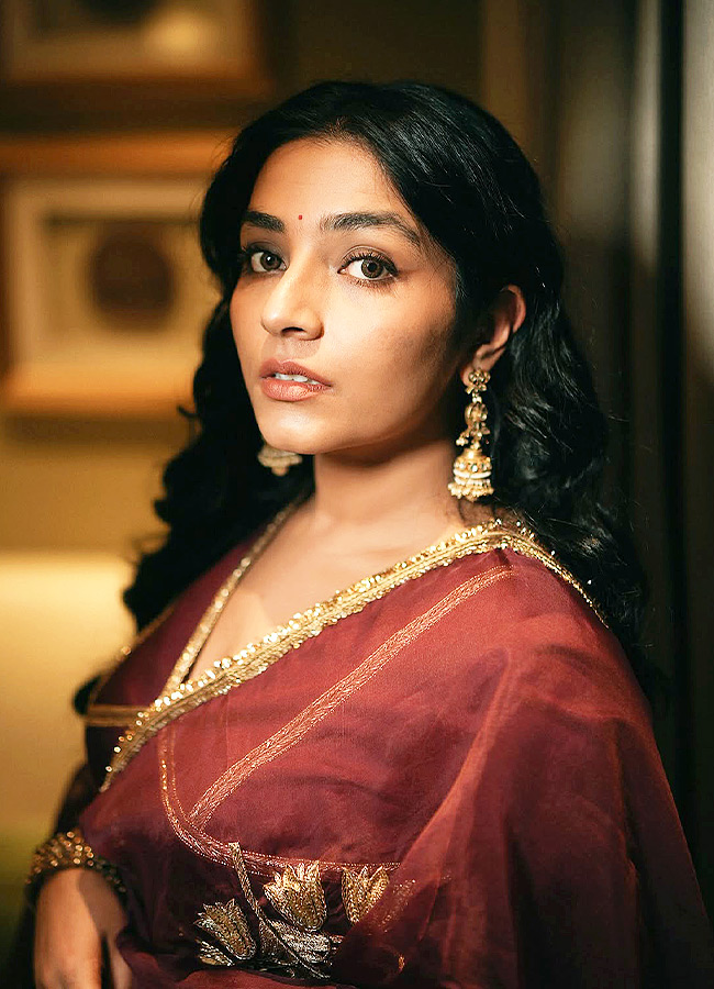 Rajisha Vijayan Stuns in a Traditional Look Photos2