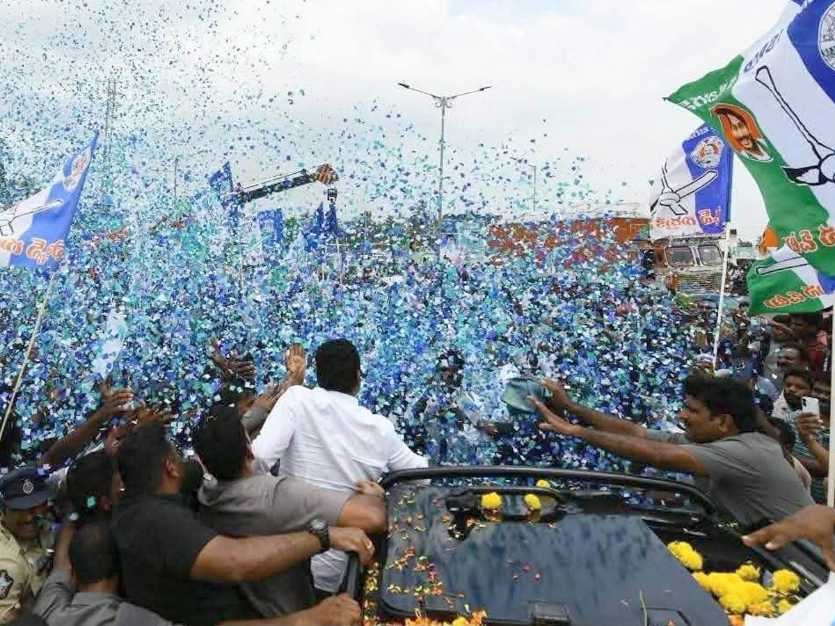 Massive Public Support for YS Jagan Srikakulam Tour HD Photos1
