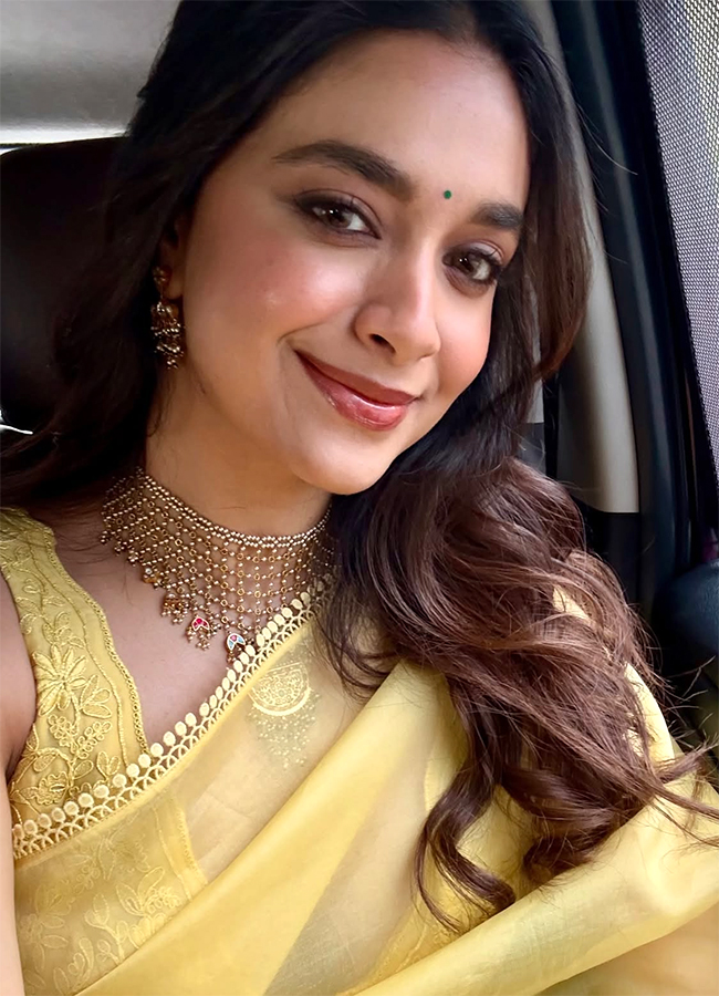 Actress Keerthy Suresh Yellow Saree Look Viral Photos11