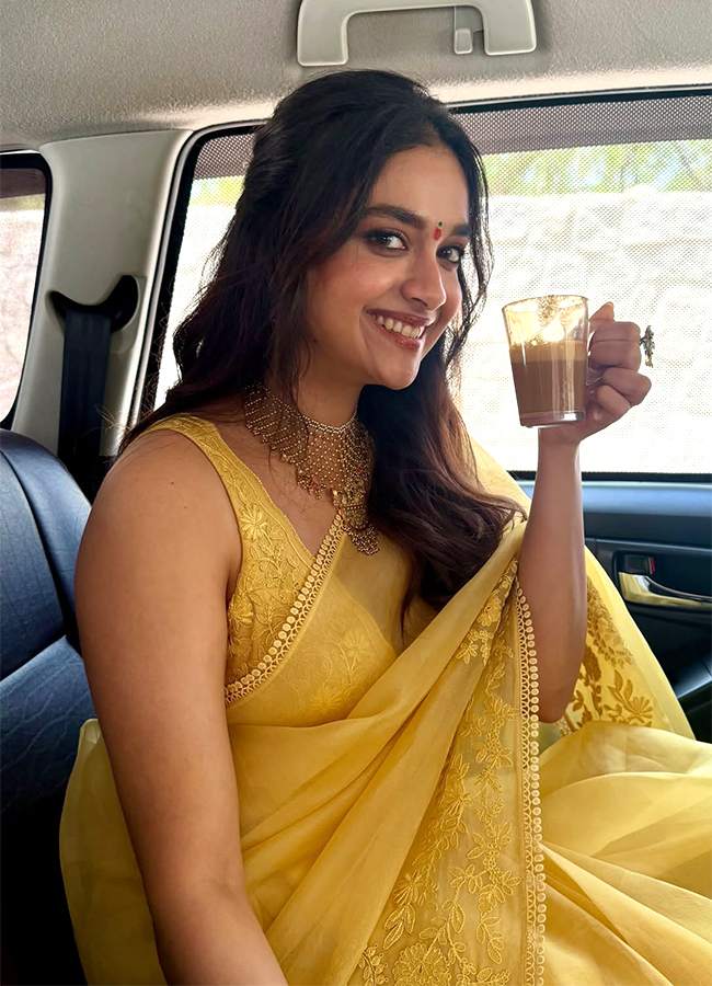 Actress Keerthy Suresh Yellow Saree Look Viral Photos12