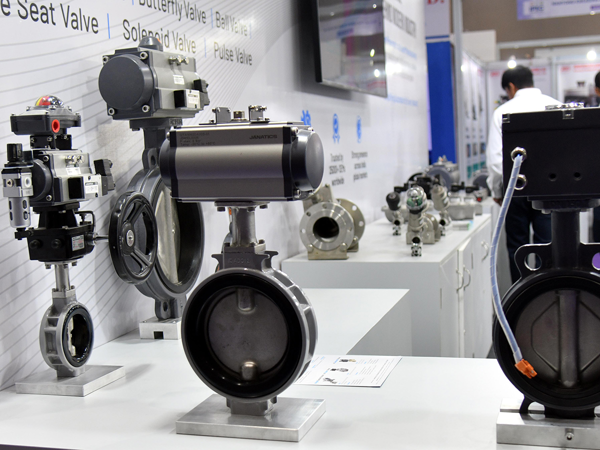 Hyderabad : Exhibition at HITEX Impresses Visitors HD Photos10