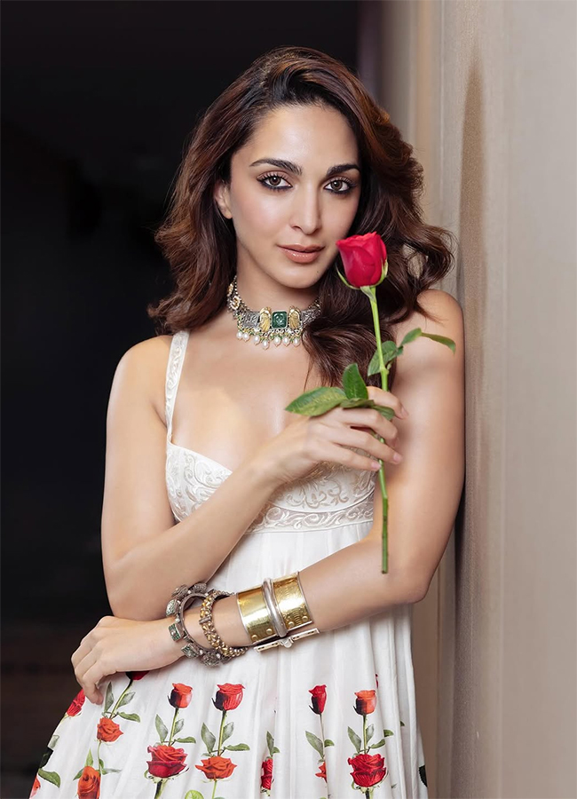 Indian Actress Kiara Advani Birthday Special Photos10