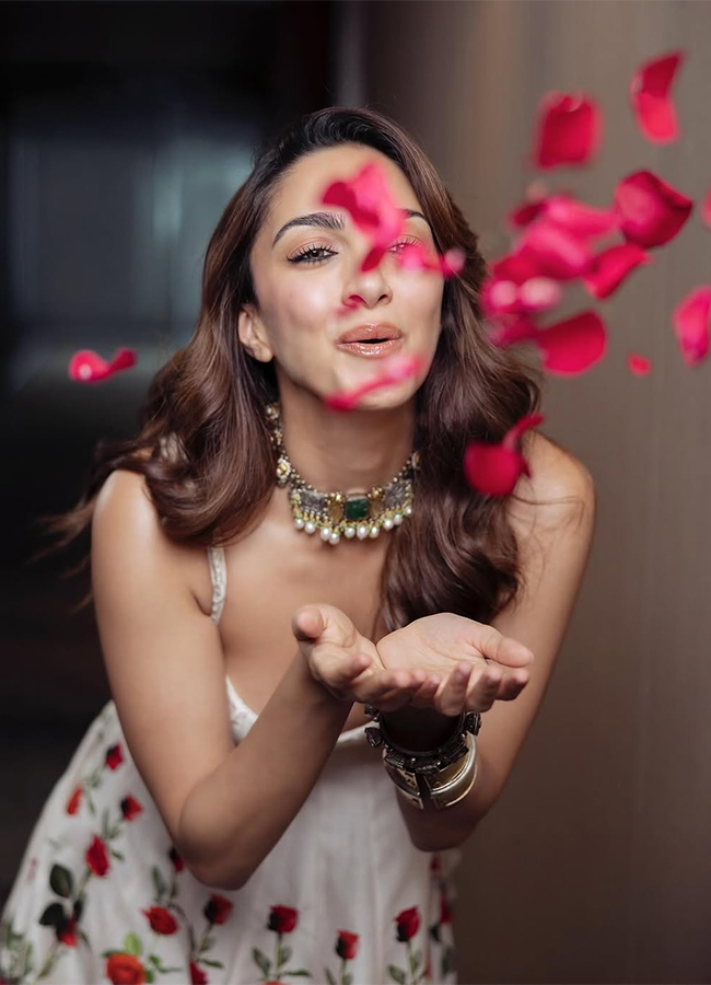 Indian Actress Kiara Advani Birthday Special Photos11