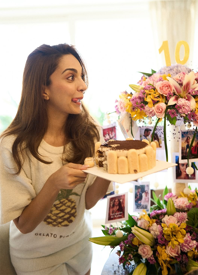 Indian Actress Kiara Advani Birthday Special Photos15
