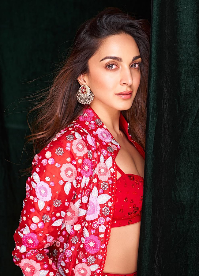 Indian Actress Kiara Advani Birthday Special Photos18