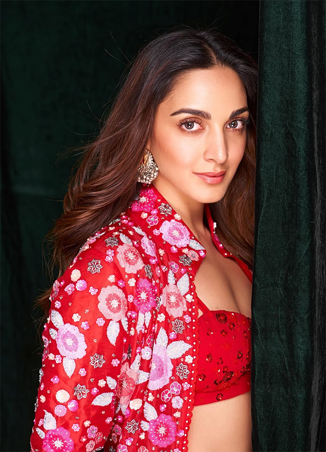 Indian Actress Kiara Advani Birthday Special Photos19