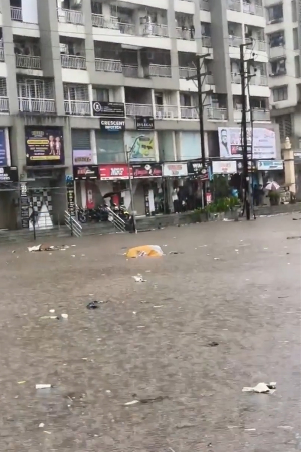  Heavy rain continues In Mumbai Photos14