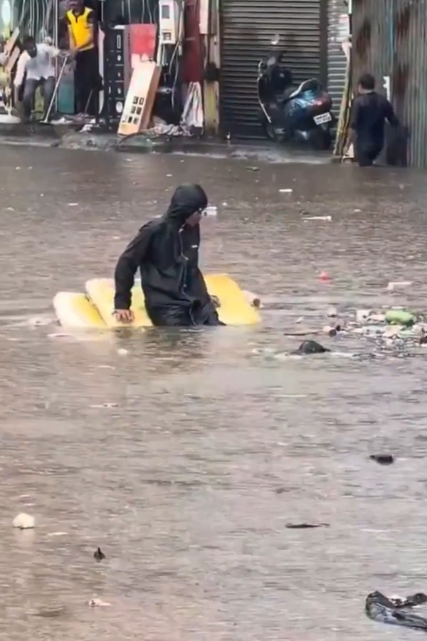  Heavy rain continues In Mumbai Photos15